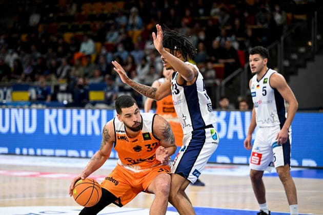 Waverly Austin 32, Wiha Panthers Schwenningen Kevin Yebo 53, Eisbaeren Bremerhaven , Eisbaeren Bremerhaven WiHa Panthers Schwenningen, Basketball, Pro A, 09 04 2022, Eisbaeren Bremerhaven WiHa Panthers Schwenningen, Basketball, Pro A, 09 04 2022. Copyright: xJasminxWagner xEibner-Pressefotox EP_BHV