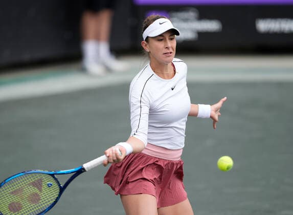 April 9, 2022: Belinda Bencic (SUI) defeated Ekaterina Alexandrova (RUS) 6-4, 6-3, at the CreditOne Charleston Open being played at Family Circle Tennis Center in Charleston, South Carolina USA Tennisclix CSM Charleston USA - ZUMAc04_ 20220409_zaf_c04_001 Copyright: xLesliexBillmanx