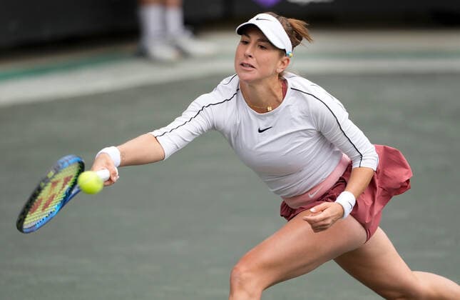 April 9, 2022: Belinda Bencic (SUI) defeated Ekaterina Alexandrova (RUS) 6-4, 6-3, at the CreditOne Charleston Open being played at Family Circle Tennis Center in Charleston, South Carolina USA Tennisclix CSM Charleston USA - ZUMAc04_ 20220409_zaf_c04_002 Copyright: xLesliexBillmanx