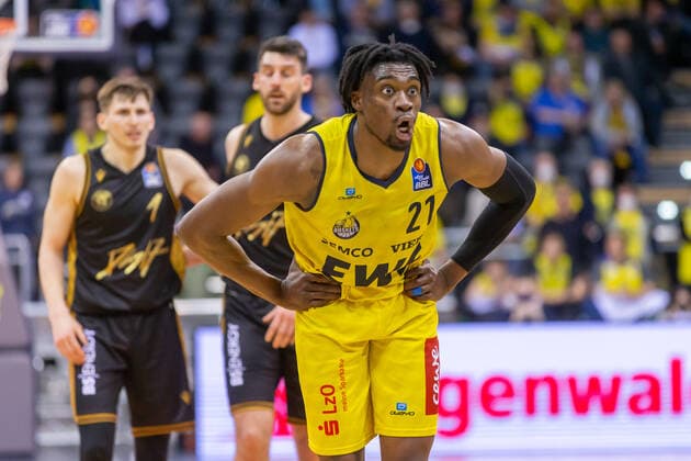 Oldenburg, Lower Saxony, DEU, 09 04 2022, Tai Odiase EWE Baskets Oldenburg makes big eyes EWE Baskets Oldenburg vs Basketball Löwen Braunschweig 1 Basketball Bundesliga Saison 2021 2022, 29 Spieltag, Grosse EWE Arena EWE Baskets Oldenburg vs Basketball Löwen Braunschweig