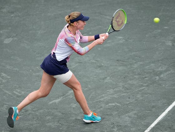 April 9, 2022: Ekaterina Alexandrova (RUS) loses to Belinda Bencic (SUI), 6-4, 6-3 at the CreditOne Charleston Open being played at Family Circle Tennis Center in Charleston, South Carolina, {USA} Tennisclix CSM Charleston USA - ZUMAc04_ 20220409_zaf_c04_018 Copyright: xLesliexBillmanx