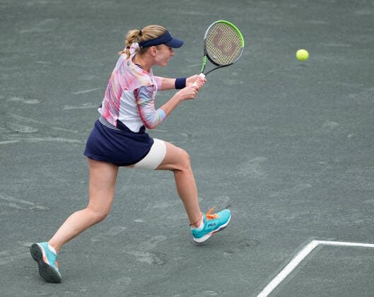 April 9, 2022: Ekaterina Alexandrova (RUS) loses to Belinda Bencic (SUI), 6-4, 6-3 at the CreditOne Charleston Open being played at Family Circle Tennis Center in Charleston, South Carolina, {USA} Tennisclix CSM Charleston USA - ZUMAc04_ 20220409_zaf_c04_019 Copyright: xLesliexBillmanx