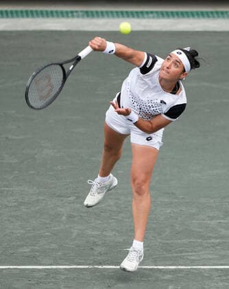 April 9, 2022: Ons Jabeur (TUN) defeated Amanda Anisimova (USA) 2-6, 6-1, 6-4, at the CreditOne Charleston Open being played at Family Circle Tennis Center in Charleston, South Carolina USA Tennisclix CSM Charleston USA - ZUMAc04_ 20220409_zaf_c04_056 Copyright: xLesliexBillmanx