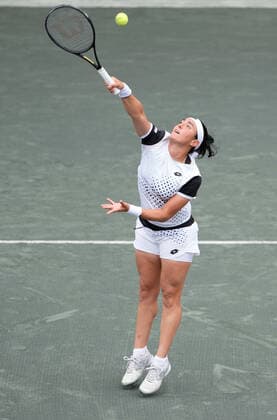 April 9, 2022: Ons Jabeur (TUN) defeated Amanda Anisimova (USA) 2-6, 6-1, 6-4, at the CreditOne Charleston Open being played at Family Circle Tennis Center in Charleston, South Carolina USA Tennisclix CSM Charleston USA - ZUMAc04_ 20220409_zaf_c04_050 Copyright: xLesliexBillmanx