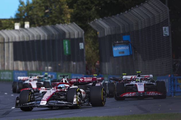 77 BOTTAS Valtteri (fin), Alfa Romeo F1 Team ORLEN C42, action during the Formula 1 Heineken Australian Grand Prix 2022, 3rd round of the 2022 FIA Formula One World Championship, WM, Weltmeisterschaft on the Albert Park Circuit, from April 8 to 10, 2022 in Melbourne, Australia - F1 - AUSTRALIAN GRAND PRIX 2022 - RACE DPPI Panoramic  00122009_G00D8241.JPG_