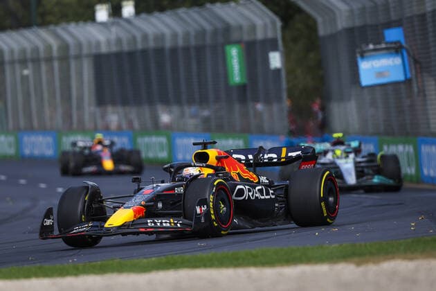 01 VERSTAPPEN Max (nld), Red Bull Racing RB18, action during the Formula 1 Heineken Australian Grand Prix 2022, 3rd round of the 2022 FIA Formula One World Championship, WM, Weltmeisterschaft on the Albert Park Circuit, from April 8 to 10, 2022 in Melbourne, Australia - F1 - AUSTRALIAN GRAND PRIX 2022 - RACE DPPI Panoramic  00122009_G00D8307.JPG_