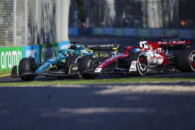 18 STROLL Lance (can), Aston Martin F1 Team AMR22, 77 BOTTAS Valtteri (fin), Alfa Romeo F1 Team ORLEN C42, action during the Formula 1 Heineken Australian Grand Prix 2022, 3rd round of the 2022 FIA Formula One World Championship, WM, Weltmeisterschaft on the Albert Park Circuit, from April 8 to 10, 2022 in Melbourne, Australia - F1 - AUSTRALIAN GRAND PRIX 2022 - RACE DPPI Panoramic 00122009_G00D8795.JPG_