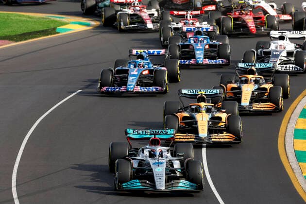 Start, 63 George Russell GBR, Mercedes AMG Petronas F1 Team , 4 Lando Norris GBR, McLaren F1 Team , 3 Daniel Ricciardo AUS, McLaren F1 Team , F1 Grand Prix of Australia at Melbourne Grand Prix Circuit on April 10, 2022 in Melbourne, Australia Photo by HOCH ZWEI Melbourne Australia
