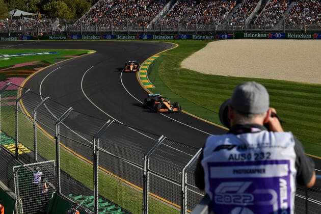 AUSTRALIAN F1 GRAND PRIX, Lando Norris of McLaren leads Daniel Ricciardo of McLaren during the Formula 1 Australian Grand Prix 2022 at the Albert Park Grand Prix Circuit in Melbourne, Sunday, April 10, 2022. ( NO ARCHIVING, EDITORIAL USE ONLY, NO USE IN BOOKS WITHOUT CONSENT MELBOURNE VIC AUSTRALIA  Copyright: xJOELxCARRETTx 20220410001645881178