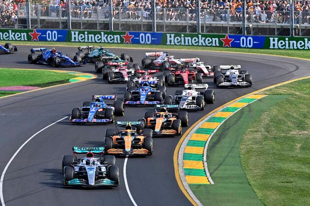 Start, 63 George Russell GBR, Mercedes AMG Petronas F1 Team , 4 Lando Norris GBR, McLaren F1 Team , 3 Daniel Ricciardo AUS, McLaren F1 Team , 31 Esteban Ocon FRA, BWT Alpine F1 Team , F1 Grand Prix of Australia at Melbourne Grand Prix Circuit on April 10, 2022 in Melbourne, Australia Photo by HOCH ZWEI Melbourne Australia