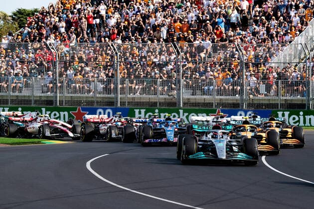 MELBOURNE, AUSTRALIA - APRIL 10: First lap of the Australian Formula One Grand Prix at Albert Park on April 10, 2022 in Melbourne, Australia. (Photo by Steven Markham Icon Sportswire) AUTO: APR 10 F1 - Australian Grand Prix Icon22041015811