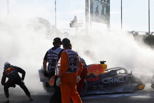 FORMULA 1 ROLEX AUSTRALIAN GRAND PRIX 2022 10 04 2022, Albert Park, Melbourne, FORMULA 1 ROLEX AUSTRALIAN GRAND PRIX 2022 , in the picture Max Verstappen NEL , Oracle Red Bull Racing breaks down with defective engine nordphotoxGmbHx xBratic nph00250