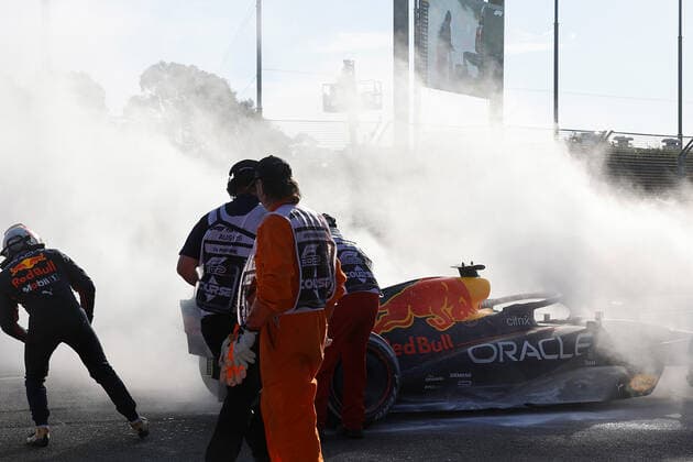 FORMULA 1 ROLEX AUSTRALIAN GRAND PRIX 2022 10 04 2022, Albert Park, Melbourne, FORMULA 1 ROLEX AUSTRALIAN GRAND PRIX 2022 , in the picture Max Verstappen NEL , Oracle Red Bull Racing breaks down with defective engine nordphotoxGmbHx xBratic nph00250