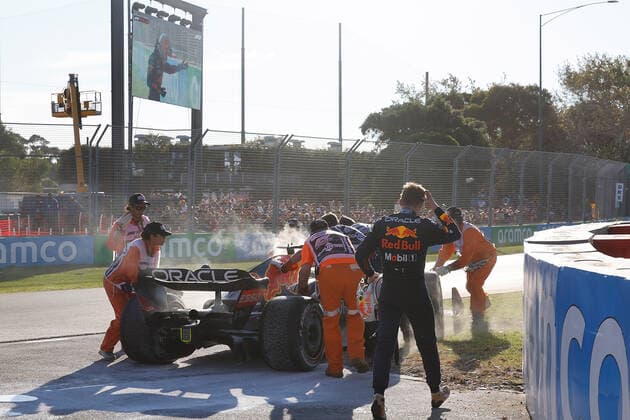 FORMULA 1 ROLEX AUSTRALIAN GRAND PRIX 2022 10 04 2022, Albert Park, Melbourne, FORMULA 1 ROLEX AUSTRALIAN GRAND PRIX 2022 , in the picture Max Verstappen NEL , Oracle Red Bull Racing breaks down with defective engine nordphotoxGmbHx xBratic nph00250