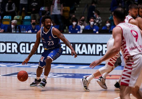 10 04 2022, xmkx, Basketball BBL Bundesliga, Fraport Skyliners Telekom Baskets Bonn v l Quantez Robertson Fraport Skyliners DFL DFB REGULATES PROHIBIT ANY USE OF PHOTOGRAPHS as IMAGE SEQUENCES and or QUASI VIDEO emspor Frankfurt am Main