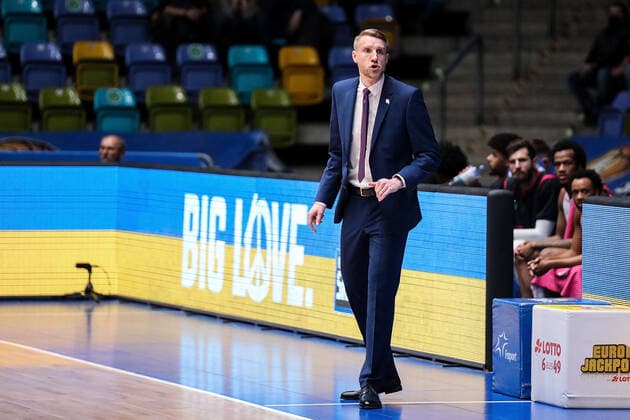 10 04 2022, xmkx, Basketball BBL Bundesliga, Fraport Skyliners Telekom Baskets Bonn v l Tuomas Iisalo coach Telekom Baskets Bonn DFL DFB REGULATIONS PROHIBIT ANY USE OF PHOTOGRAPHS as IMAGE SEQUENCES and or QUASI VIDEO emspor Frankfurt am Main