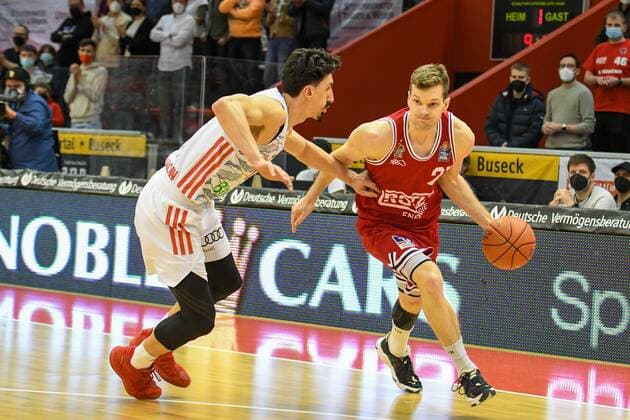 Nihad Djedovic, Florian Koch 29 matchday, Basketball Bundesliga, Basketball season 2021 2022, Germany, easyCredit BBL, Germany, Giessen 46ers, giessen red, men, Jobstairs GIESSEN 46ers FC Bayern Munich, men, Munich in white