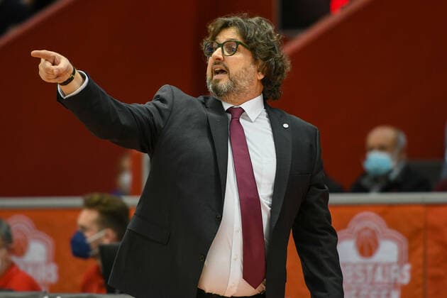 Andrea Trinchieri 29 matchday, Basketball Bundesliga, Basketball season 2021 2022, Germany, easyCredit BBL, Germany, Giessen 46ers, giessen red, men, Jobstairs GIESSEN 46ers FC Bayern Munich, men, Munich in white
