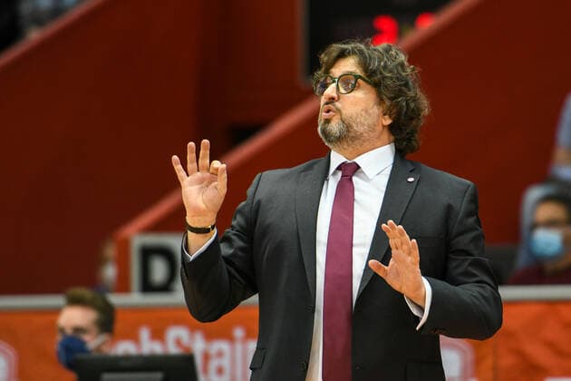 Andrea Trinchieri 29 matchday, Basketball Bundesliga, Basketball season 2021 2022, Germany, easyCredit BBL, Germany, Giessen 46ers, giessen red, men, Jobstairs GIESSEN 46ers FC Bayern Munich, men, Munich in white