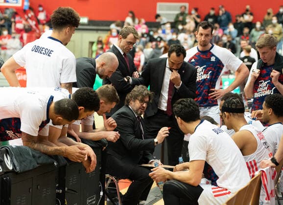10 04 2022, xsltx, Basketball BBL Bundesliga, Giessen 46ers FC Bayern Muenchen Basketball emspor, center Andrea Trinchieri Head Coach FC Bayern Munich DFL DFB REGULATIONS PROHIBIT ANY USE OF PHOTOGRAPHS as IMAGE SEQUENCES and or QUASI VIDEO Giessen