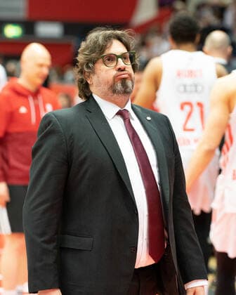 10 04 2022, xsltx, Basketball BBL Bundesliga, Giessen 46ers FC Bayern Muenchen Basketball emspor, v l Andrea Trinchieri Head Coach FC Bayern Munich DFL DFB REGULATIONS PROHIBIT ANY USE OF PHOTOGRAPHS as IMAGE SEQUENCES and or QUASI VIDEO Giessen