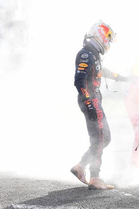 10th April 2022, Albert Park, Melbourne, Australia; FIA Formula 1 Australian Grand Prix, Race Day: Max Verstappen of the Netherlands and Red Bull Racing reacts to a car failure during the Australian Grand Prix  ActionPlus12377843 MorganxHancock