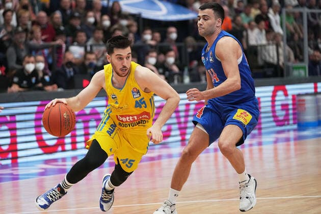 Tamir Blatt Alba, 45 , Nikola Rebic MBC, 44 , Syntainics MBC vs ALBA BERLIN, Basketball Bundesliga, Men, 2021 2022, 29 Match Day, 10 04 2022, Syntainics MBC vs ALBA BERLIN, Basketball Bundesliga, Men, 2021 2022, 29 Match Day, 10 04 2022, Weissenfels. Copyright: xEibner-Pressefoto EckehardxSchulzx ep_eer