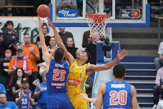 Goran Huskic MBC, 23 , Oscar da Silva Alba, 1 , Jamel Morris MBC, 20 , Syntainics MBC vs ALBA BERLIN, Basketball Bundesliga, Men, 2021 2022, 29 Match Day, 10 04 2022, Syntainics MBC vs ALBA BERLIN, Basketball Bundesliga, Men, 2021 2022, 29 Match Day, 10 04 2022, Weissenfels. Copyright: xEibner-Pressefoto EckehardxSchulzx ep_eer