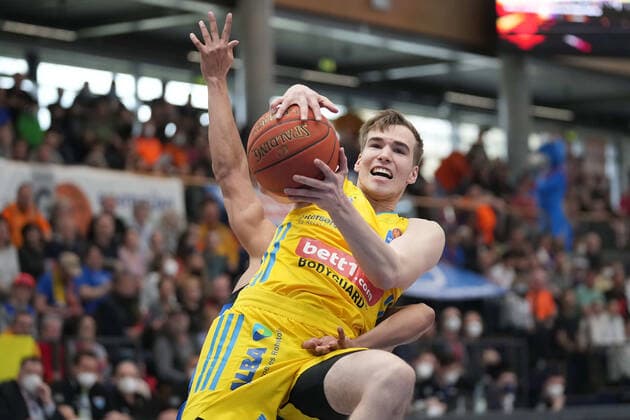 Malte Delow Alba, 6 , Syntainics MBC vs ALBA BERLIN, Basketball Bundesliga, Maenner, 2021 2022, 29 Spieltag, 10 04 2022, Syntainics MBC vs ALBA BERLIN, Basketball Bundesliga, Maenner, 2021 2022, 29 Spieltag, 10 04 2022, Weissenfels. Copyright: xEibner-Pressefoto EckehardxSchulzx ep_eer