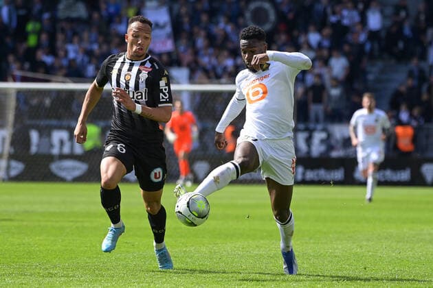Fußball, SCO Angers - OSC Lille Jonathan BAMBA ( 7 - LOSC ) - Enzo EBOSSE ( 6 - Angers ) - FOOTBALL : Angers vs Lille - Ligue 1 - 10 04 2022 FedericoPestellini Panoramic 