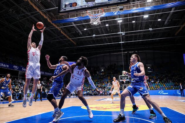 10 04 2022, xmkx, Basketball BBL Bundesliga, Fraport Skyliners Telekom Baskets Bonn v l Oleksandr Lypovyy Telekom Baskets Bonn , Rasheed Moore Fraport Skyliners , Javontae Hawkins Telekom Baskets Bonn , Lorenz Brenneke Fraport Skyliners DFL DFB REGULATIONS PROHIBIT ANY USE OF PHOTOGRAPHS as IMAGE SEQUENCES and or QUASI VIDEO emspor Frankfurt am Main