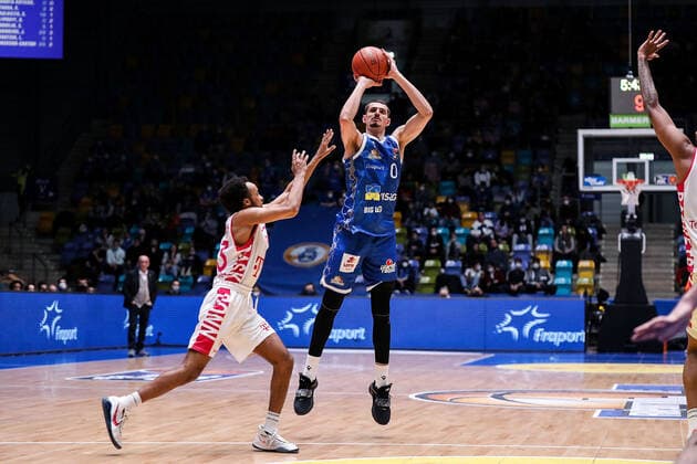 10 04 2022, xmkx, Basketball BBL Bundesliga, Fraport Skyliners Telekom Baskets Bonn v l Parker Jackson Cartwright Telekom Baskets Bonn , Lukas Wank Fraport Skyliners DFL DFB REGULATIONS PROHIBIT ANY USE OF PHOTOGRAPHS as IMAGE SEQUENCES and or QUASI VIDEO emspor Frankfurt am Main