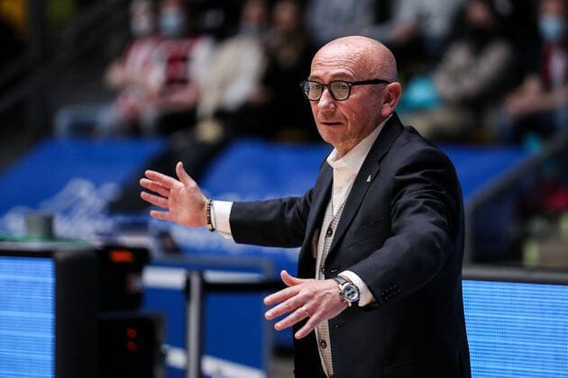 10 04 2022, xmkx, Basketball BBL Bundesliga, Fraport Skyliners Telekom Baskets Bonn v l Luca Dalmonte coach Fraport Skyliners DFL DFB REGULATIONS PROHIBIT ANY USE OF PHOTOGRAPHS as IMAGE SEQUENCES and or QUASI VIDEO emspor Frankfurt am Main
