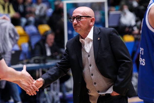 10 04 2022, xmkx, Basketball BBL Bundesliga, Fraport Skyliners Telekom Baskets Bonn v l Luca Dalmonte coach Fraport Skyliners DFL DFB REGULATIONS PROHIBIT ANY USE OF PHOTOGRAPHS as IMAGE SEQUENCES and or QUASI VIDEO emspor Frankfurt am Main
