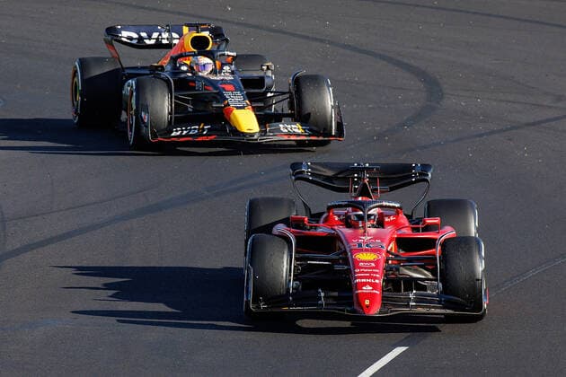 FORMULA 1 ROLEX AUSTRALIAN GRAND PRIX 2022 10 04 2022, Albert Park, Melbourne, FORMULA 1 ROLEX AUSTRALIAN GRAND PRIX 2022 , in the picture Charles Leclerc MCO , Scuderia Ferrari, Max Verstappen NEL , Oracle Red Bull Racing nordphotoxGmbHx xBratic nph00250