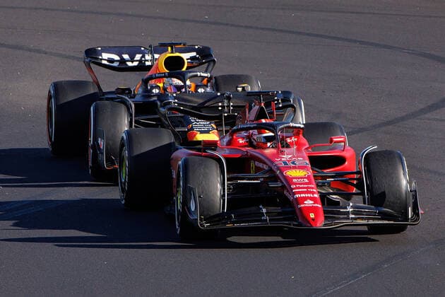 FORMULA 1 ROLEX AUSTRALIAN GRAND PRIX 2022 10 04 2022, Albert Park, Melbourne, FORMULA 1 ROLEX AUSTRALIAN GRAND PRIX 2022 , in picture Charles Leclerc MCO , Scuderia Ferrari, Max Verstappen NEL , Oracle Red Bull Racing nordphotoxGmbHx xBratic nph00250
