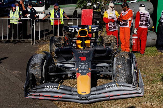 FORMULA 1 ROLEX AUSTRALIAN GRAND PRIX 2022 10 04 2022, Albert Park, Melbourne, FORMULA 1 ROLEX AUSTRALIAN GRAND PRIX 2022 , in the picture The broken car of Max Verstappen NEL , Oracle Red Bull Racing nordphotoxGmbHx xBratic nph00250