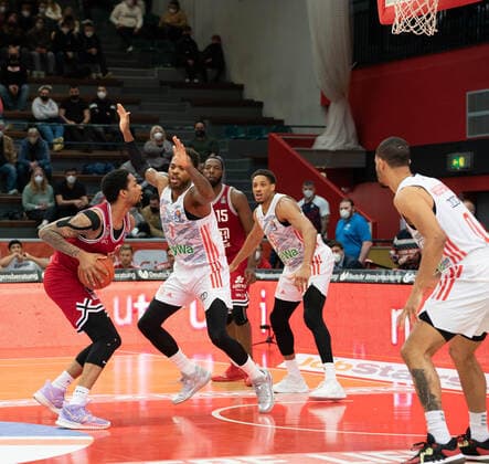 10 04 2022, xsltx, Basketball BBL Bundesliga, Giessen 46ers FC Bayern Muenchen Basketball emspor, v l Phillip Darnell Fayne II Power Forward Jobstairs Giessen 46ers faces three Munich DFL DFB REGULATIONS PROHIBIT ANY USE OF PHOTOGRAPHS as IMAGE SEQUENCES and or QUASI VIDEO Giessen