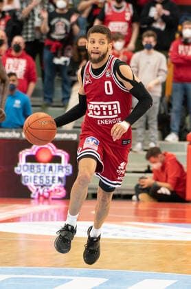 10 04 2022, xsltx, Basketball BBL Bundesliga, Giessen 46ers FC Bayern Muenchen Basketball emspor, v l Kendale Deshawn McCullum C Point Guard Jobstairs Giessen 46ers DFL DFB REGULATIONS PROHIBIT ANY USE OF PHOTOGRAPHS as IMAGE SEQUENCES and or QUASI VIDEO Giessen
