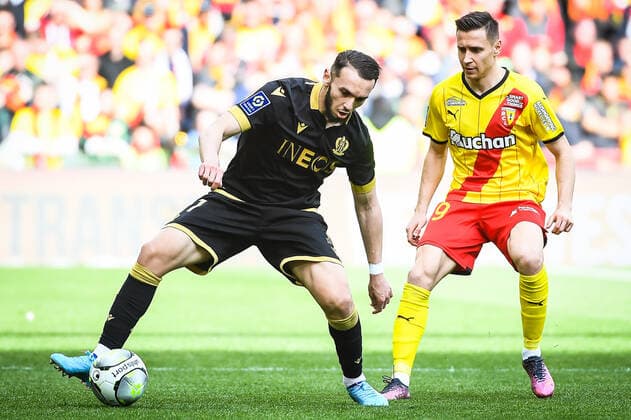 April 10, 2022, Lens, France, France: Amine GOUIRI of Nice and Przemyslaw Adam FRANKOWSKI of Lens during the Ligue 1 match between RC Lens and OGC Nice at Bollaert-Delelis Stadium on April 10, 2022 in Lens, France. Lens France - ZUMAm308 20220410_zsp_m308_005 Copyright: xMatthieuxMirvillex