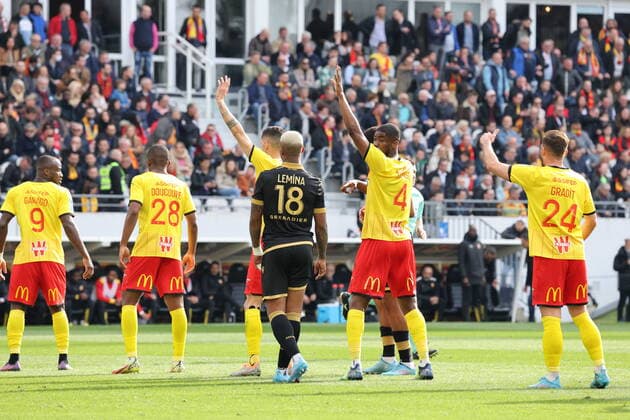Players Lens and Nice during the match between RC Lens and OGC Nice - Ligue 1 Uber Eats - stade Bollaert-Delelis - april 10, 2022 FOOTBALL : RC Lens vs Nice - Ligue1 Uber Eats - 10 04 2022 LaurentSanson Panoramic 