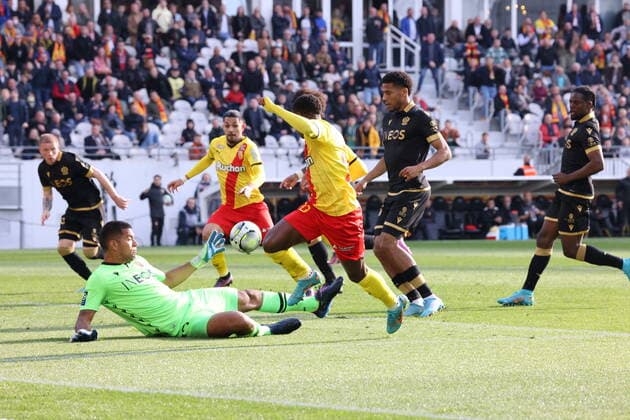 Action goal Lens Pereira Da Costa during the match between RC Lens and OGC Nice - Ligue 1 Uber Eats - stade Bollaert-Delelis - april 10, 2022 FOOTBALL : RC Lens vs Nice - Ligue1 Uber Eats - 10 04 2022 LaurentSanson Panoramic 