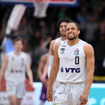 Jaylon Brown Hamburg Towers disappointed, frustrated, emotion after the defeat , Basketball, Bundesliga, BBL, BG Goettingen Hamburg Towers, 10 04 2022, BG Goettingen Hamburg Towers, Basketball, Bundesliga, GER, BBL, 10 04 2022 Goettingen Copyright: xEibner-Pressefotox-xRolandxSippelx