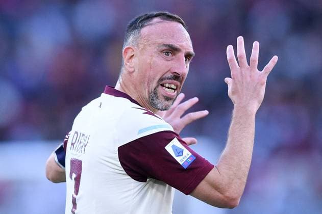 Sport Themen der Woche KW14 Sport Bilder des Tages AS Roma v US Salernitana 1919 - Serie A Franck Ribery of US Salernitana 1919 gestures during the Serie A match between AS Roma and US Salernitana 1919 at Stadio Olimpico, Rome, Italy on 10 April 2022. Roma Roma Italy  Copyright: xGiuseppexMaffiax originalFilename:maffia-asromavu220410_npczB.jpg