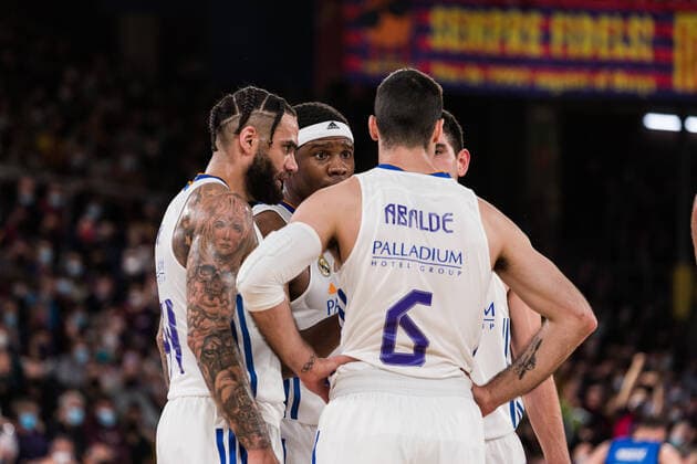April 10, 2022, Barcelona, Barcelona, Spain: Guerschon Yabusele, Jeffery Taylor and Alberto Abalde of Real Madrid during the ACB Liga Endesa match between FC Barcelona, Barca and Real Madrid at Palau Blaugrana on April 10, 2022 in Barcelona, Spain. Barcelona Spain - ZUMAa181 20220410_zaa_a181_071 Copyright: xJavierxBorregox