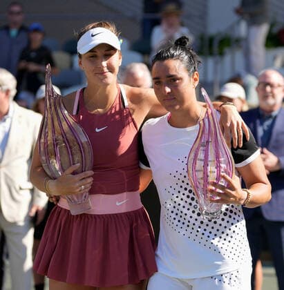 April 10, 2022: Belinda Bencic (SUI) defeated Ons Jabeur (TUN) 6-1, 5-7, 6-4, at the CreditOne Charleston Open being played at Family Circle Tennis Center in Charleston, South Carolina USA Tennisclix CSM Charleston USA - ZUMAc04_ 20220410_zaf_c04_097 Copyright: xLesliexBillmanx