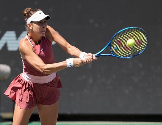 April 10, 2022: Belinda Bencic (SUI) defeated Ons Jabeur (TUN) 6-1, 5-7, 6-4, at the CreditOne Charleston Open being played at Family Circle Tennis Center in Charleston, South Carolina USA Tennisclix CSM Charleston USA - ZUMAc04_ 20220410_zaf_c04_116 Copyright: xLesliexBillmanx