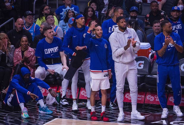 April 10, 2022, Los Angeles, California, USA: The Los Angeles Clippers on the bench during their NBA, Basketball Herren, USA game against the Oklahoma Thunder on Sunday April 10, 2022 at Crypto.com Arena in Los Angeles, California. Clippers defeat Thunder, 138-88. ARIANA RUIZ PI Los Angeles USA - ZUMAp124 20220410_zaa_p124_035 Copyright: xArianaxRuizx