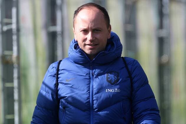 ZEIST Dutch women s team coach Mark Parsons during a training session of the Dutch women s team The Orange Lionesses are preparing for the friendly game against South Africa ANP JEROEN PUTMANS FIFA women s World Cup 2023 2021 2022 xVIxANPxSportx xxANPxIVx 446952141 originalFilename: 446952141.jpg