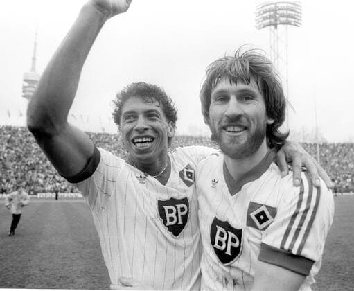 FC Bayern München Hamburger SV 3 4 24 04 1982 William Jimmy Hartwig and Manfred Kaltz HSV cheer after the match For journalistic use only Only for editorial use HM